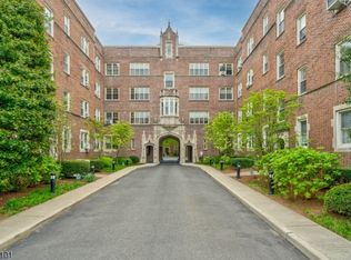 133 Summit Ave APT 32, Summit, NJ 07901