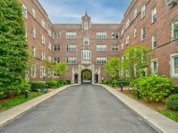 133 Summit Ave Unit 32 #32, Summit City, NJ 07901