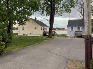 50 W Main St #B, Wrightstown, NJ 08562