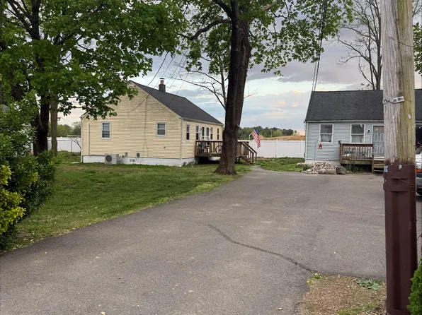 50 W Main St #B, Wrightstown, NJ 08562