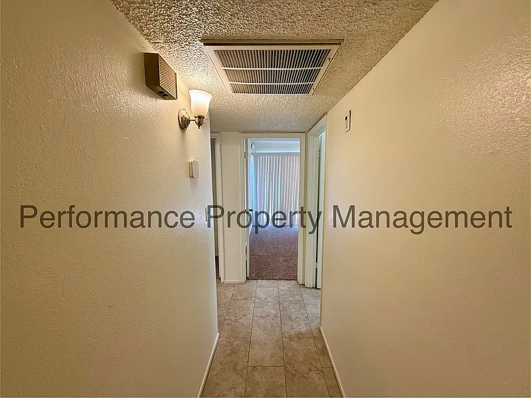 4513 Barry St — Photo 7