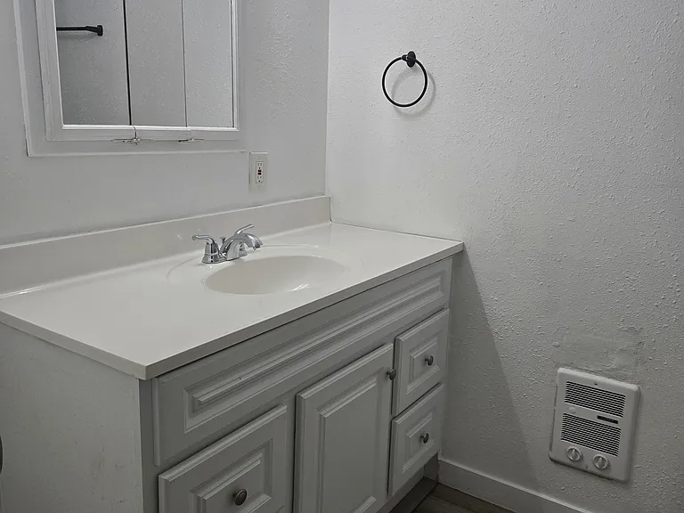 167 NW Ebberts Ave #A — Photo 10