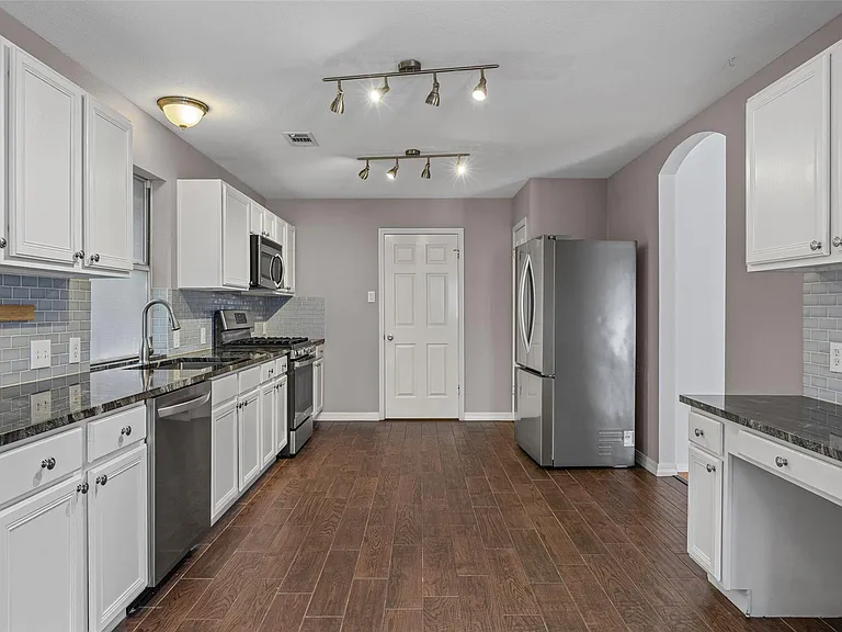 11304 Avering Ln — Photo 9