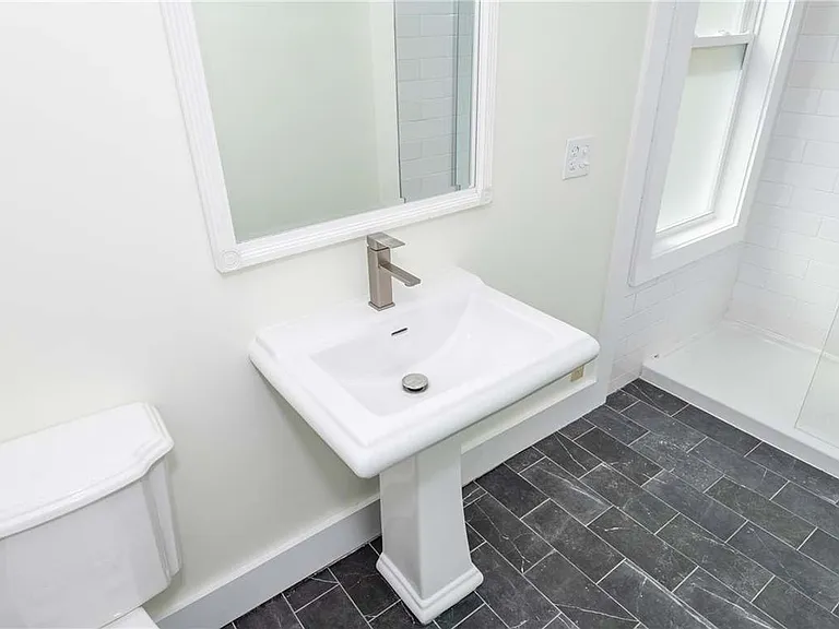 320 Park Dr — Photo 37