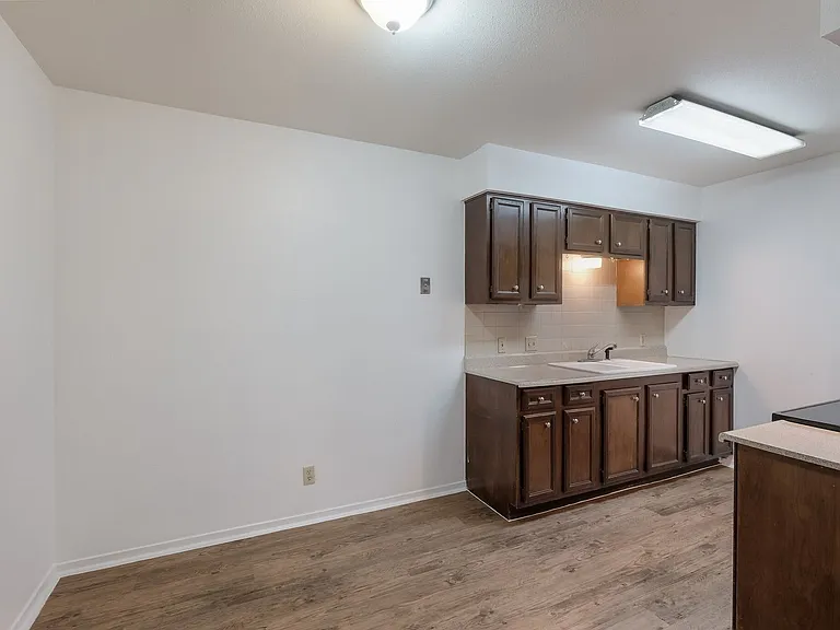305 W Woodlawn Ave #103 — Photo 8