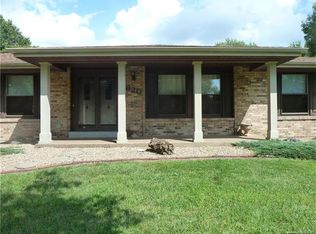 620 Woodbriar Ln, Saint Peters, MO 63376