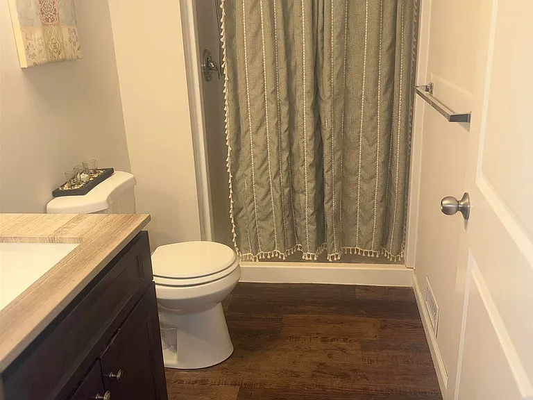 217 Colonial Ct — Photo 15