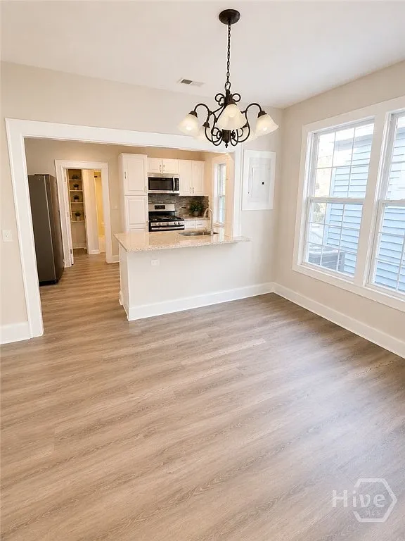 2 bed, 1.0 bath, 910 sqft, $1,590 — Photo 4