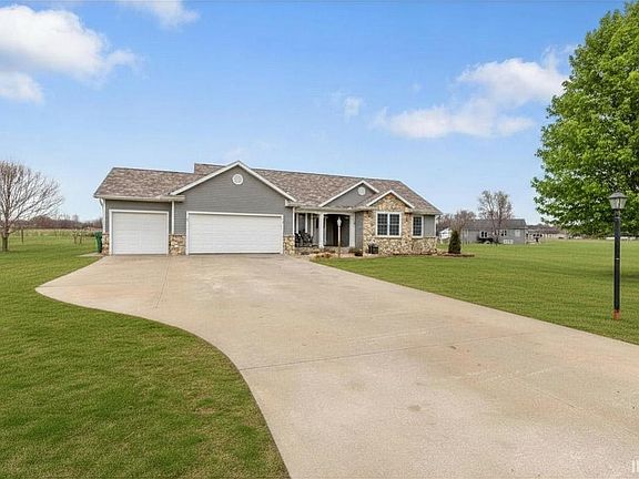 2nd image of 57318 Garnet Ln