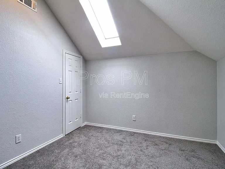 8435 Creekside Cir — Photo 12