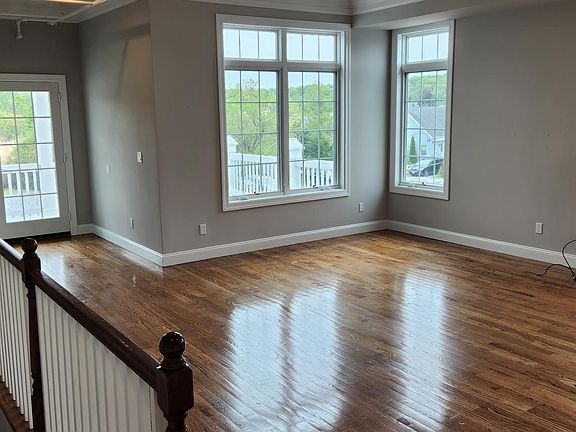 3rd image of 22 Bayville Ave