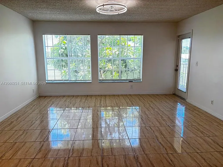 6292 La Costa Dr #H — Photo 2
