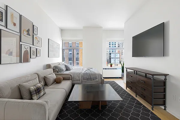 Rented by Aura NYC LLC | media 8