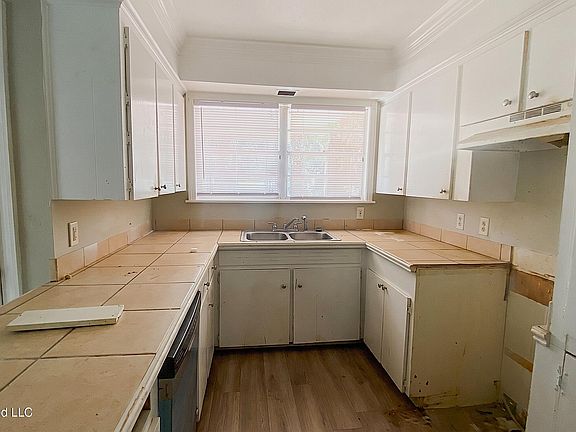 2nd image of 1955 Ventura Dr