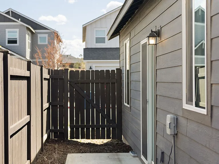 2557 NW Spruce Pl — Photo 10