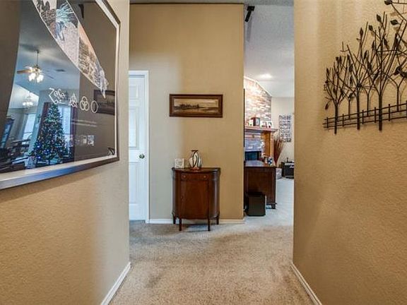 5th image of 727 Bluebonnet Dr