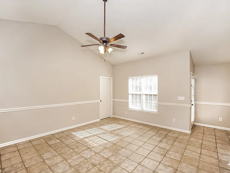 1039 Sandy Point Dr SW — Photo 4