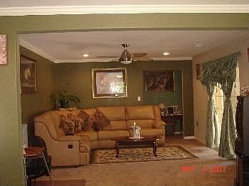 4th image of 590 Andrews St