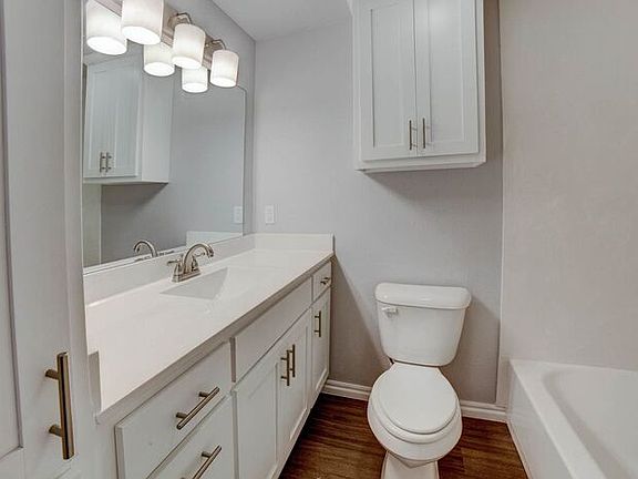 4th image of 2639 E 10th St #3