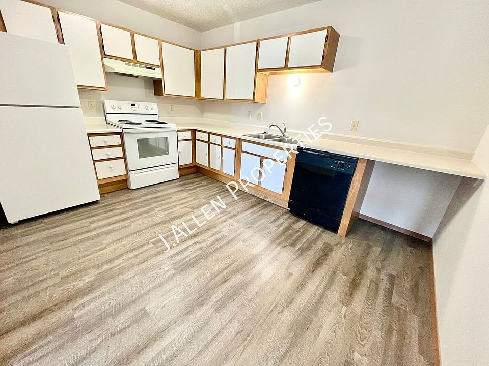 1st image of 904 Riverfront Rd #18