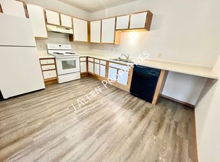 904 Riverfront Rd #18, Norfolk, NE 68701