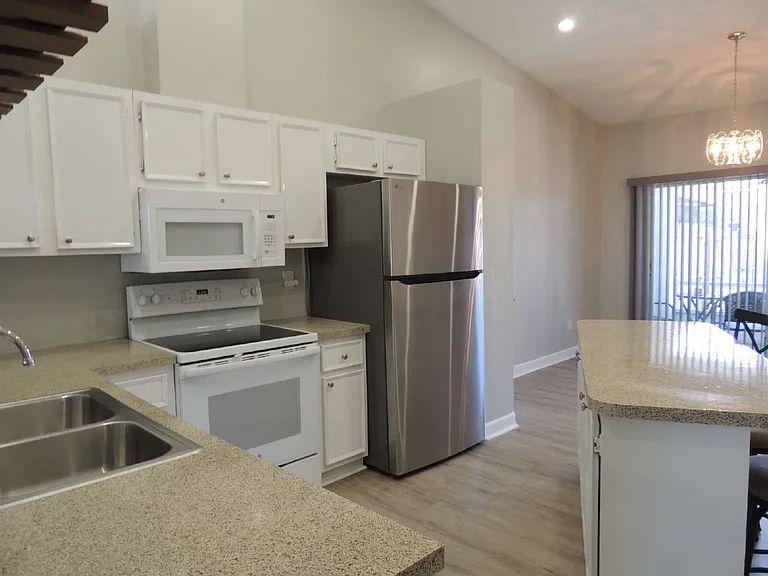 944 Burlwood St — Photo 18