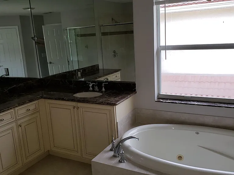 11266 Millpond Greens Dr — Photo 23