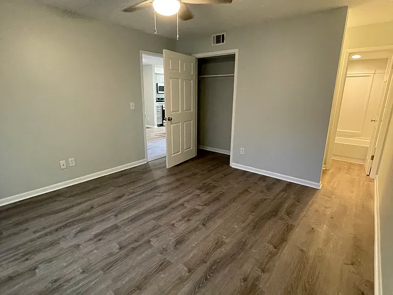 719 Green St #301 — Photo 12