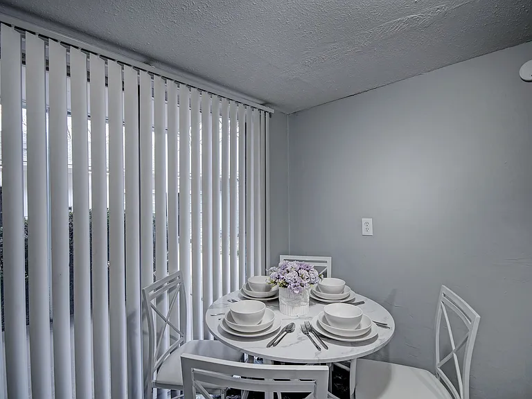 225 W McDowell Rd — Photo 7