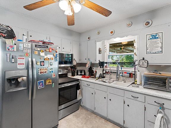 4th image of 158 Ferndale Dr