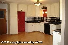 4th image of 411 Mesquite Ave