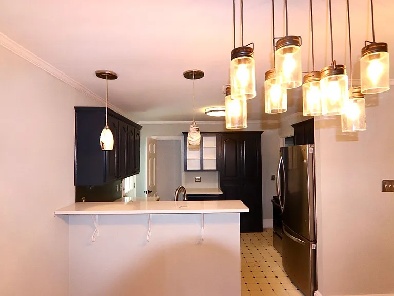 1058 Eastwood Dr — Photo 6