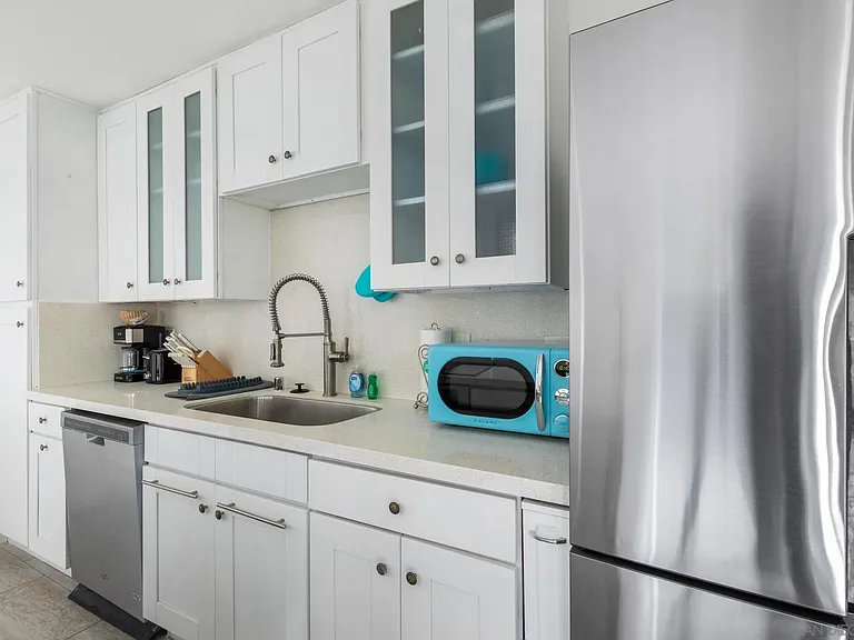 8529 Villa La Jolla Dr #E — Photo 2
