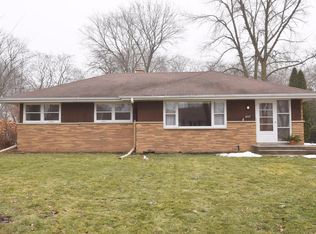 7654 N Seneca Rd, Fox Pt, WI 53217