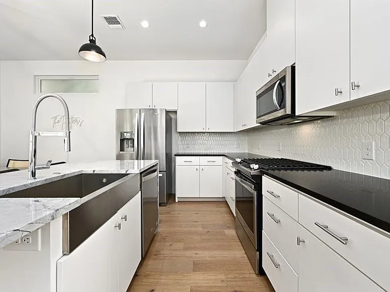 5212 Huisache St #2 — Photo 15