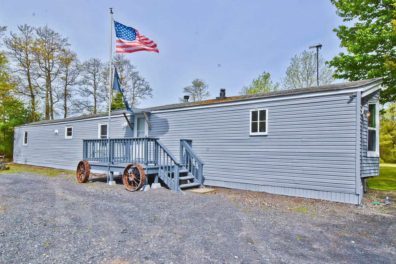 213 Blossom Ln photo 1