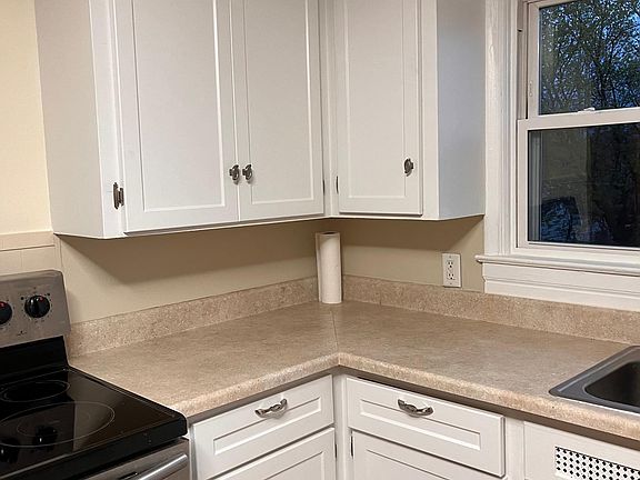 2nd image of 2725 Forest Ave