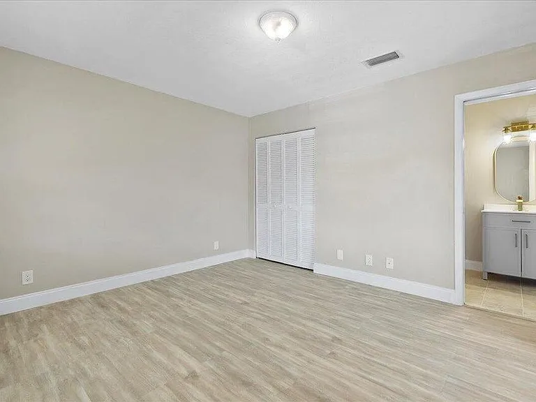 13921 Royal Palm Ct #D — Photo 26