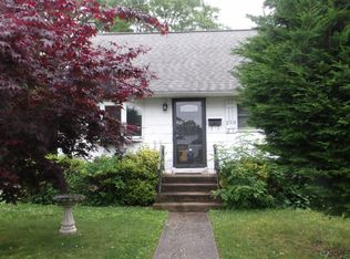 213 Trouville Rd, Copiague, NY 11726