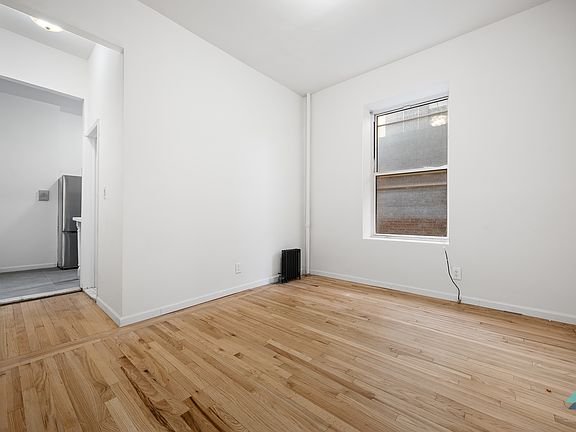 3rd image of 215 W 116th St APT 1F