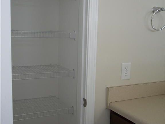 4th image of 60 Winterlake Cir