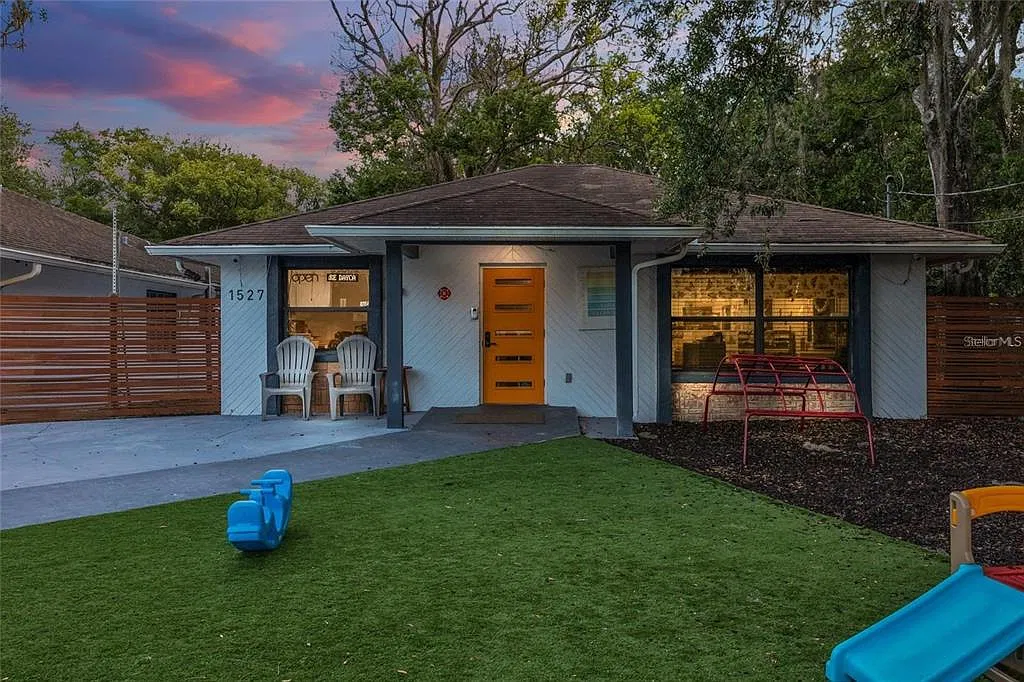 3 bed, 2.0 bath, 3950 sqft, $2,500 — Photo 4