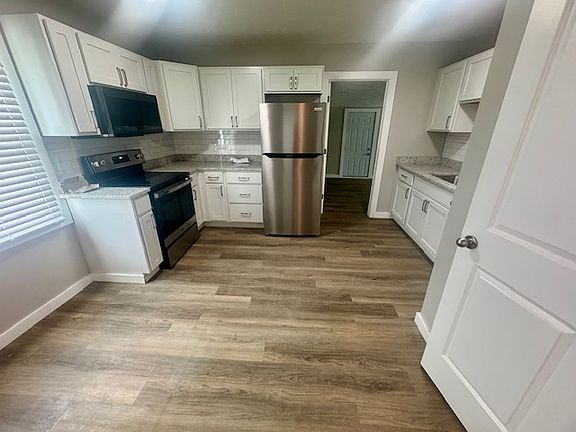 2nd image of 19401 Cherrywood Ln