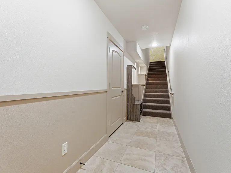 1906 NE 48th Way — Photo 26
