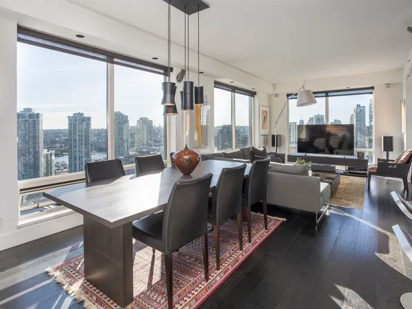 1055 Homer St #2202, Vancouver, BC V6B 1G3