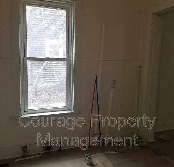 514 W 1st St #A — Photo 13