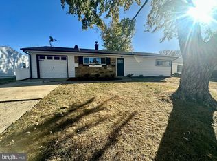 164 Indian Creek Dr, Levittown, PA 19057