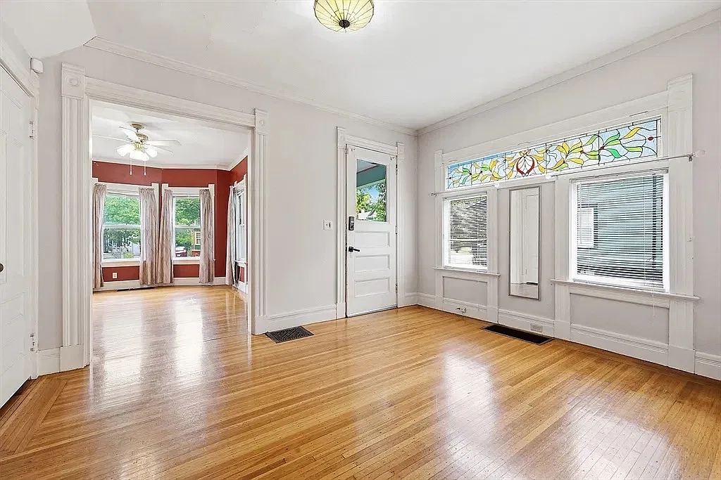 4 bed, 1.5 bath, 2382 sqft, $3,600 — Photo 3