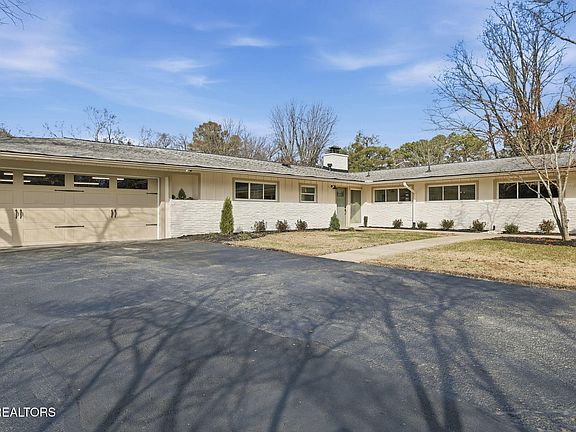 2nd image of 6815 Dorchester Dr