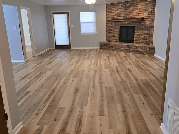 4th image of 808 Rosewood Dr